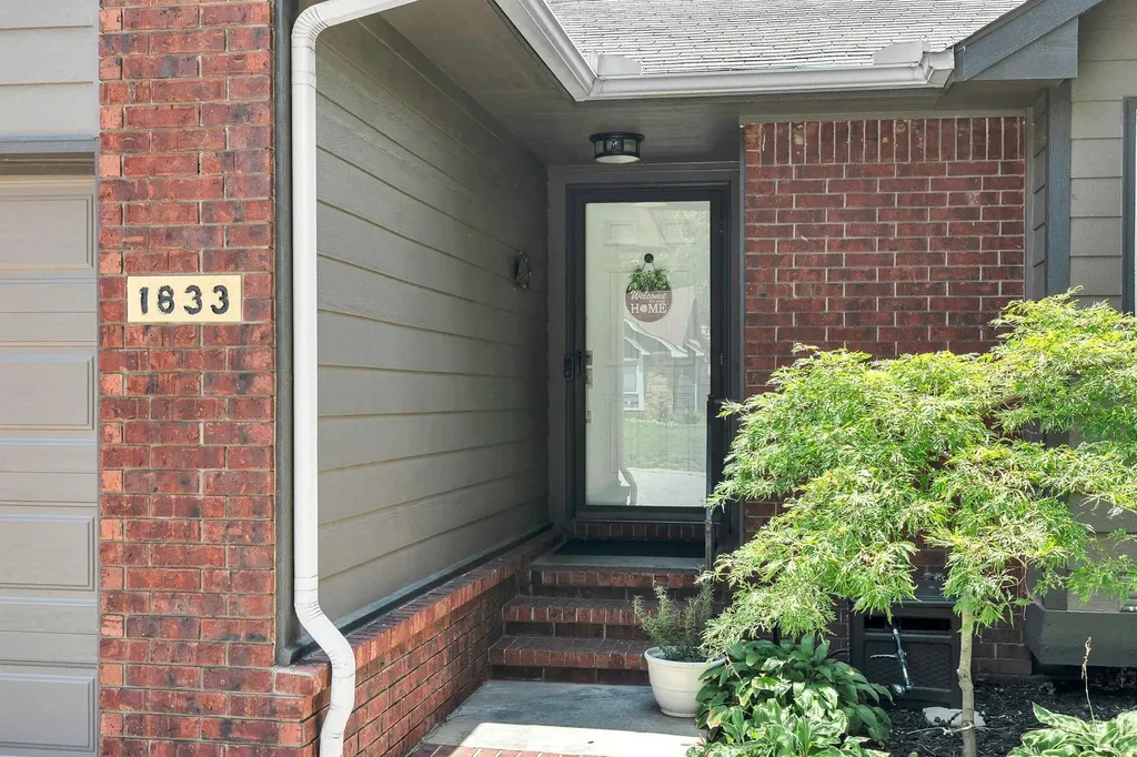 1833 N Shefford Wichita KS 67212