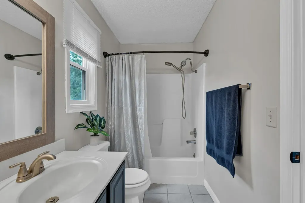 1833 N Shefford Wichita KS 67212