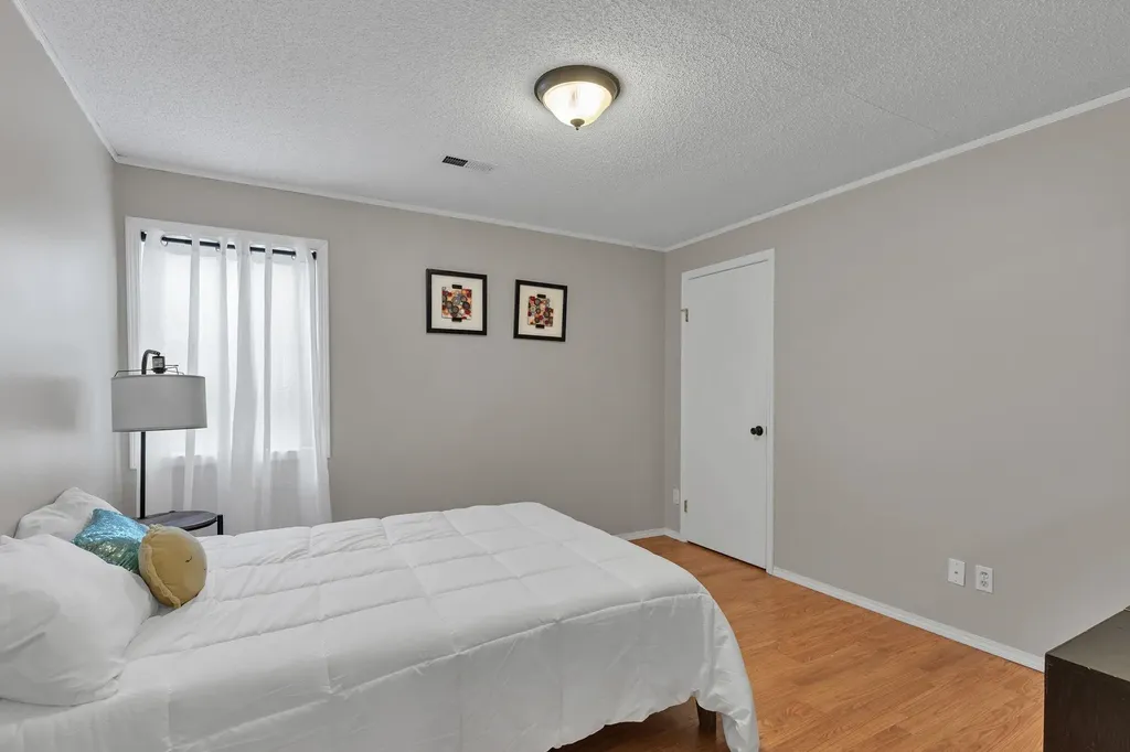1833 N Shefford Wichita KS 67212