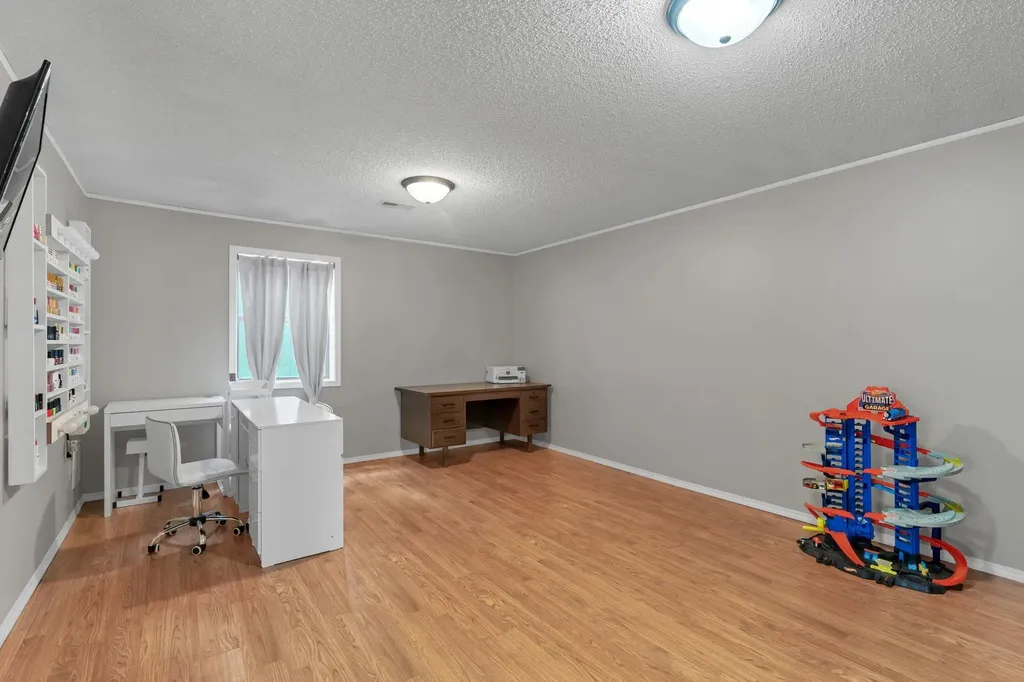 1833 N Shefford Wichita KS 67212
