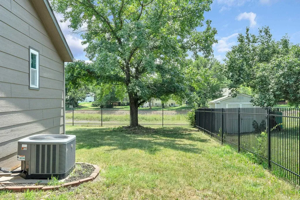 1833 N Shefford Wichita KS 67212