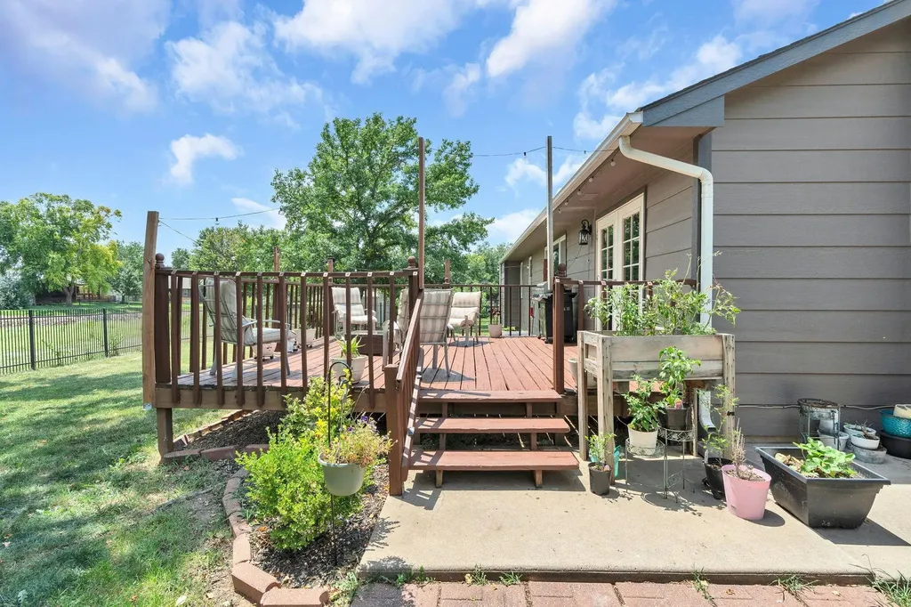 1833 N Shefford Wichita KS 67212