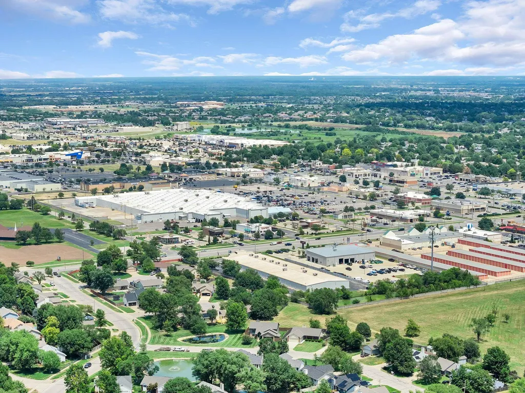1833 N Shefford Wichita KS 67212