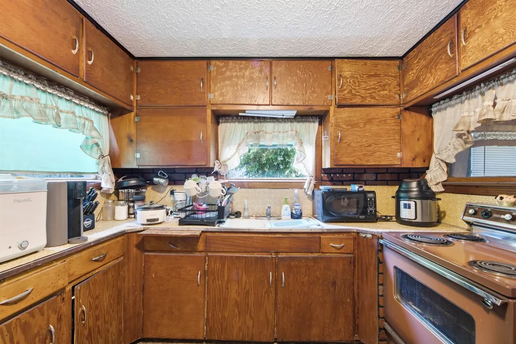1925 W Mccormick Wichita KS 67213