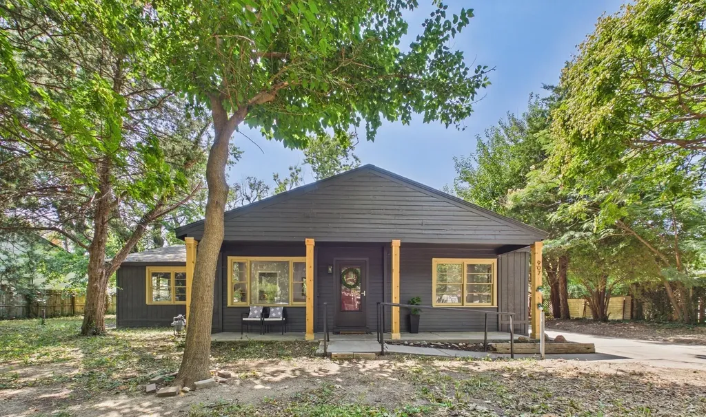907 N Flora Street Wichita KS 67212