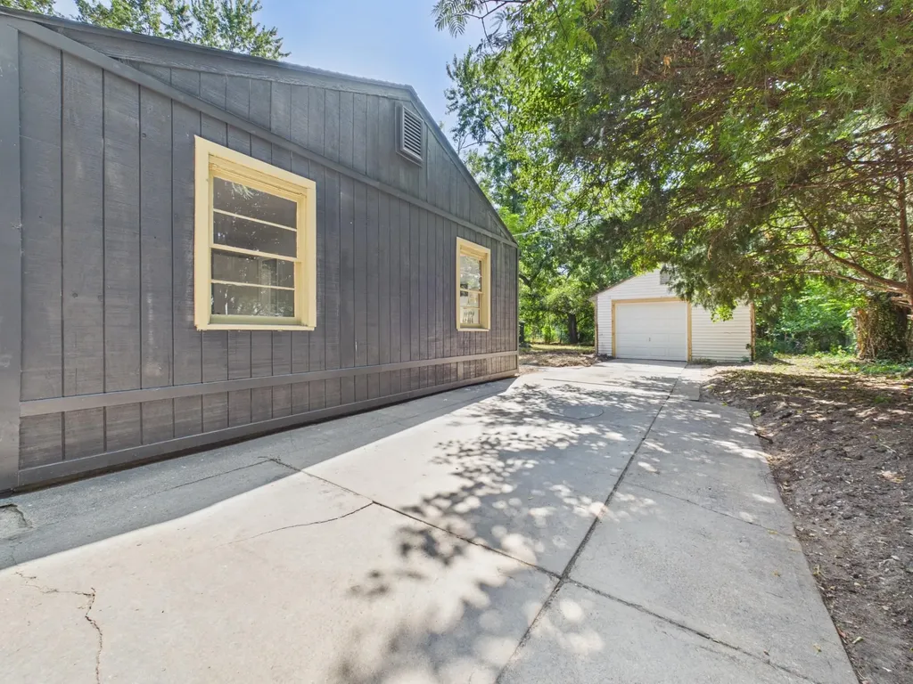 907 N Flora Street Wichita KS 67212