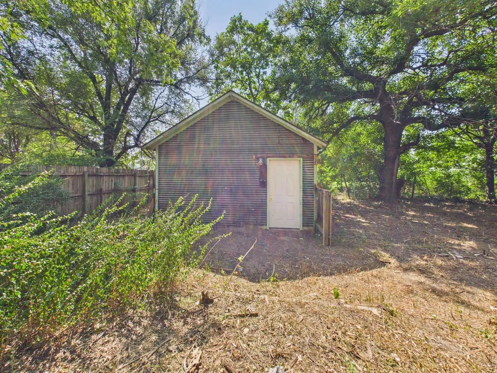907 N Flora Street Wichita KS 67212