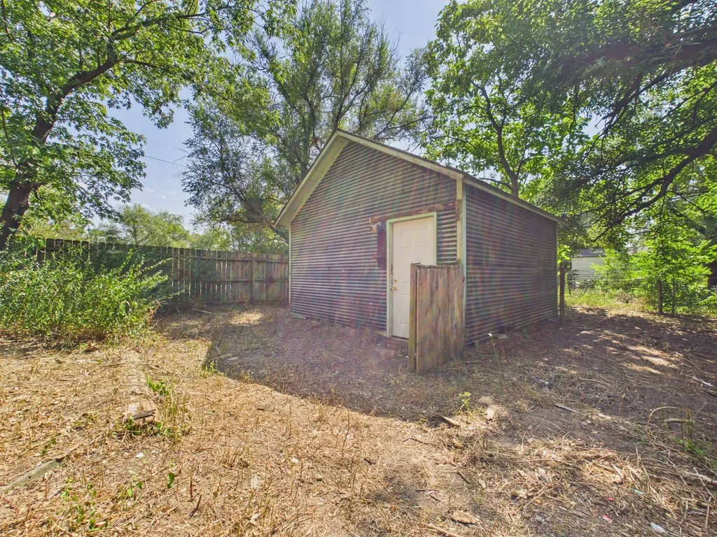 907 N Flora Street Wichita KS 67212