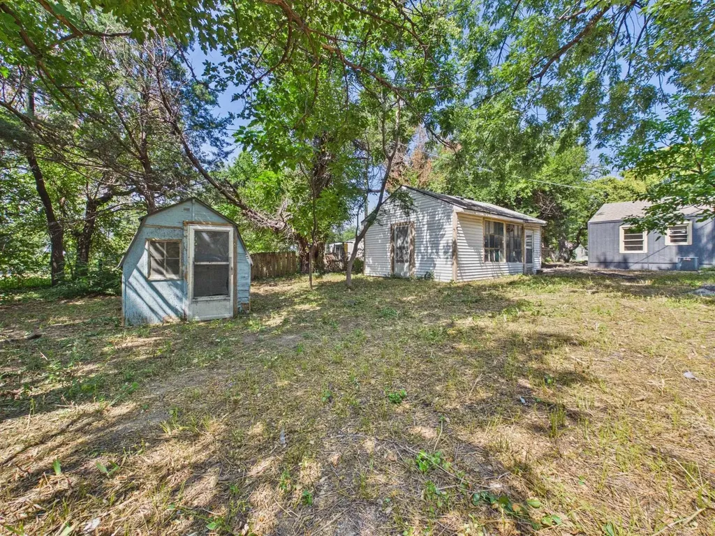 907 N Flora Street Wichita KS 67212