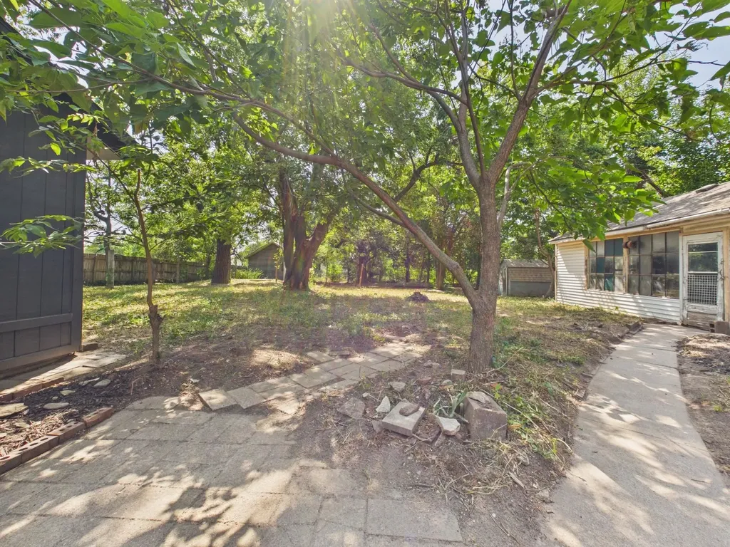 907 N Flora Street Wichita KS 67212