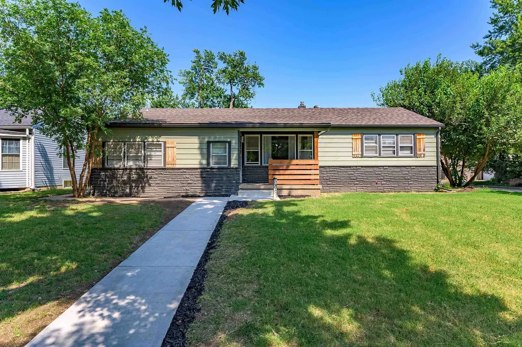 1858 S Volutsia Avenue Wichita KS 67211-4733