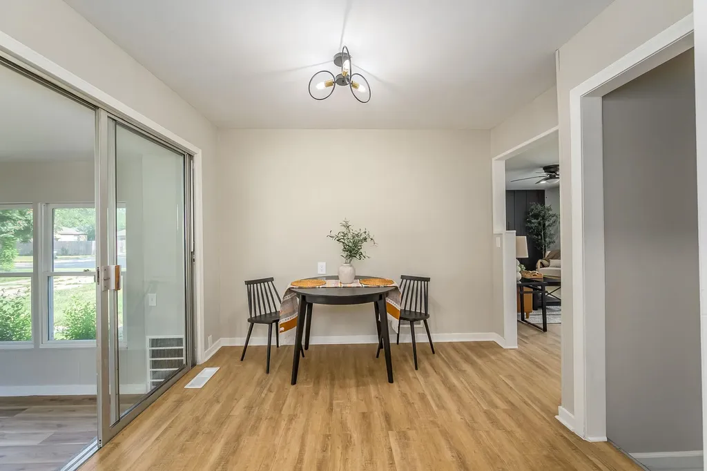 1858 S Volutsia Avenue Wichita KS 67211-4733