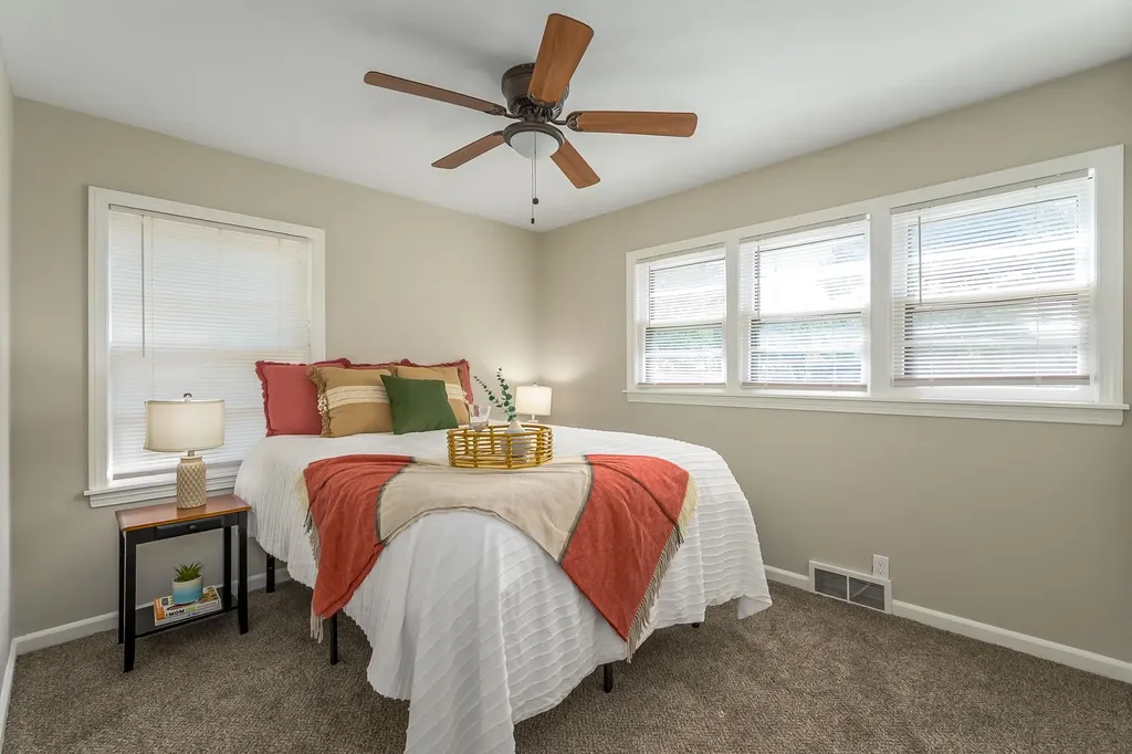 1858 S Volutsia Avenue Wichita KS 67211-4733