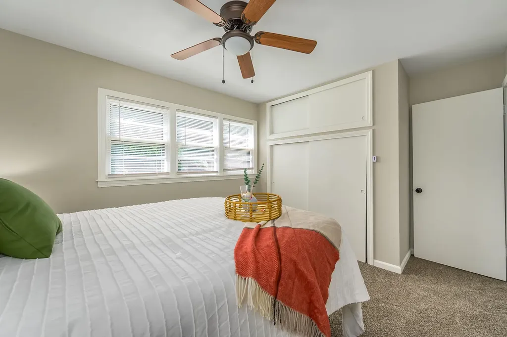 1858 S Volutsia Avenue Wichita KS 67211-4733