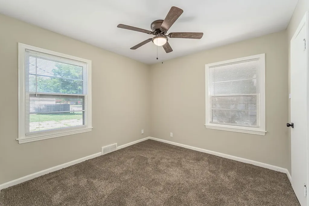 1858 S Volutsia Avenue Wichita KS 67211-4733