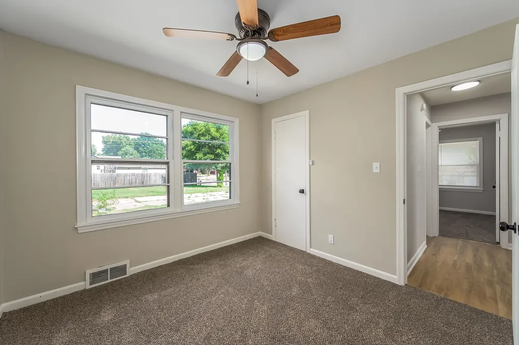 1858 S Volutsia Avenue Wichita KS 67211-4733