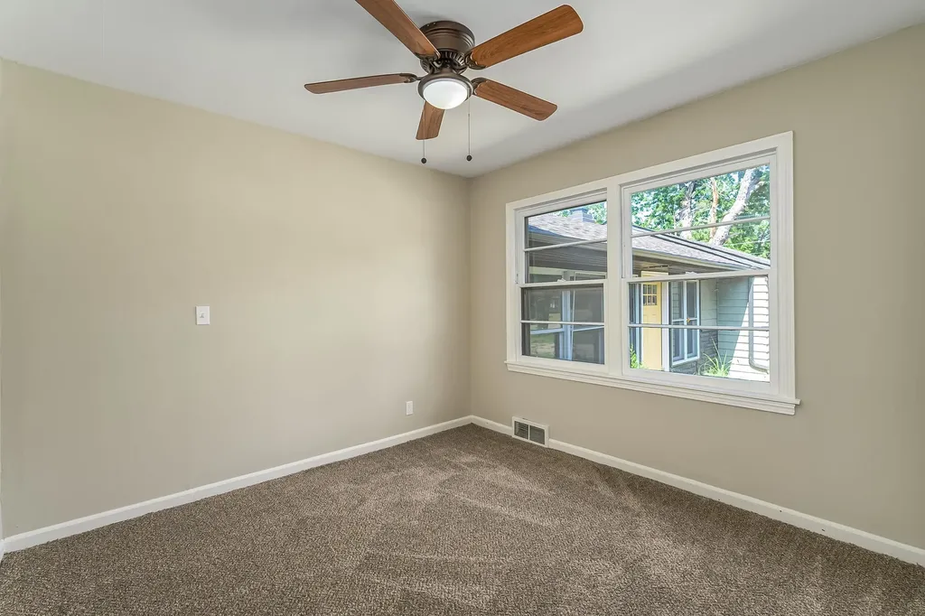 1858 S Volutsia Avenue Wichita KS 67211-4733