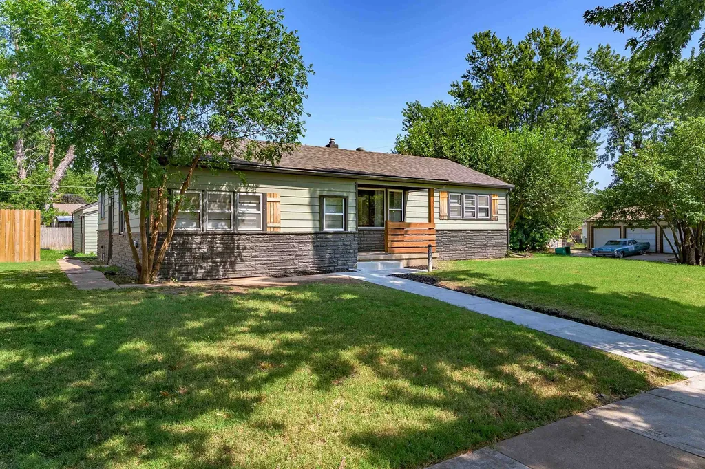 1858 S Volutsia Avenue Wichita KS 67211-4733