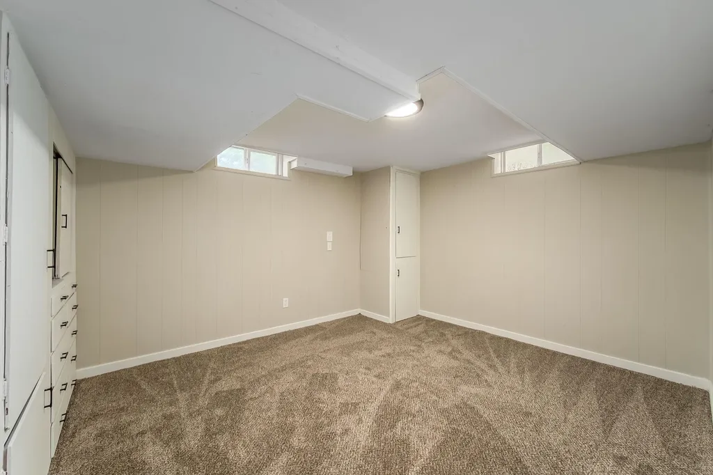 1858 S Volutsia Avenue Wichita KS 67211-4733