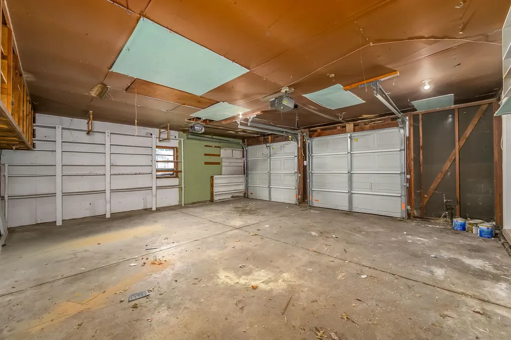 1858 S Volutsia Avenue Wichita KS 67211-4733