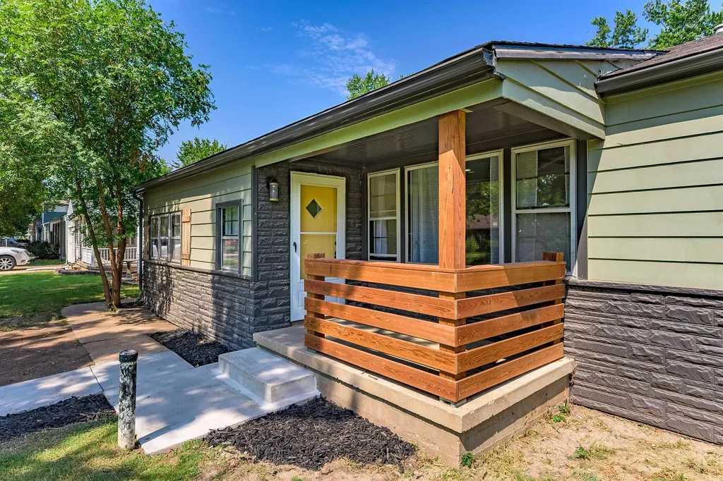 1858 S Volutsia Avenue Wichita KS 67211-4733