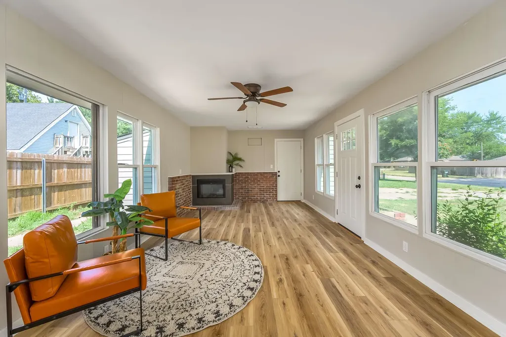 1858 S Volutsia Avenue Wichita KS 67211-4733