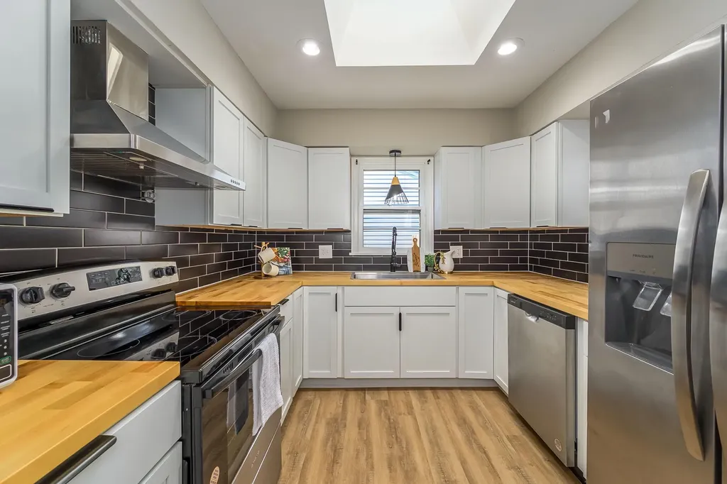 1858 S Volutsia Avenue Wichita KS 67211-4733