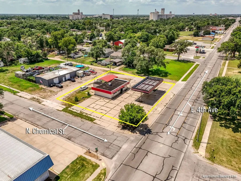 2021 E 4th Street Hutchinson KS 67501