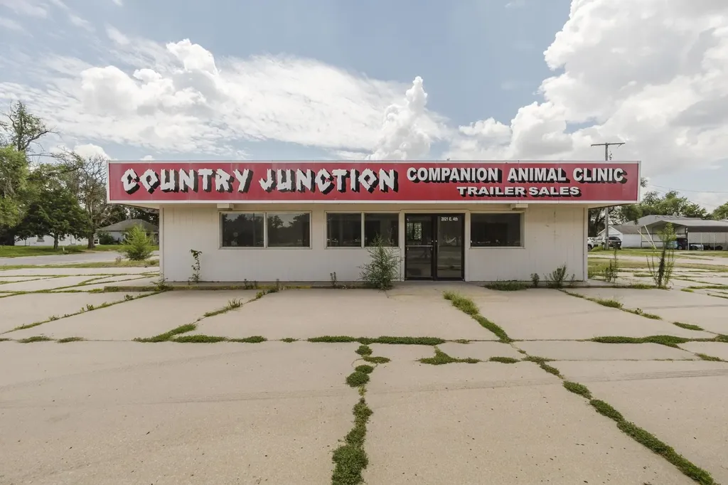 2021 E 4th Street Hutchinson KS 67501