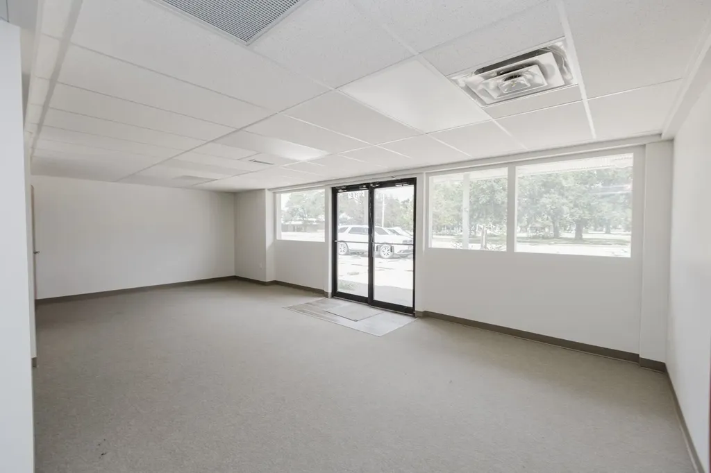 2021 E 4th Street Hutchinson KS 67501