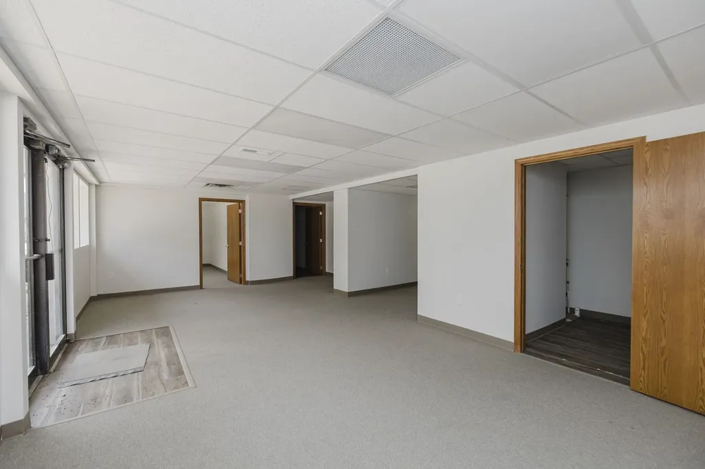 2021 E 4th Street Hutchinson KS 67501