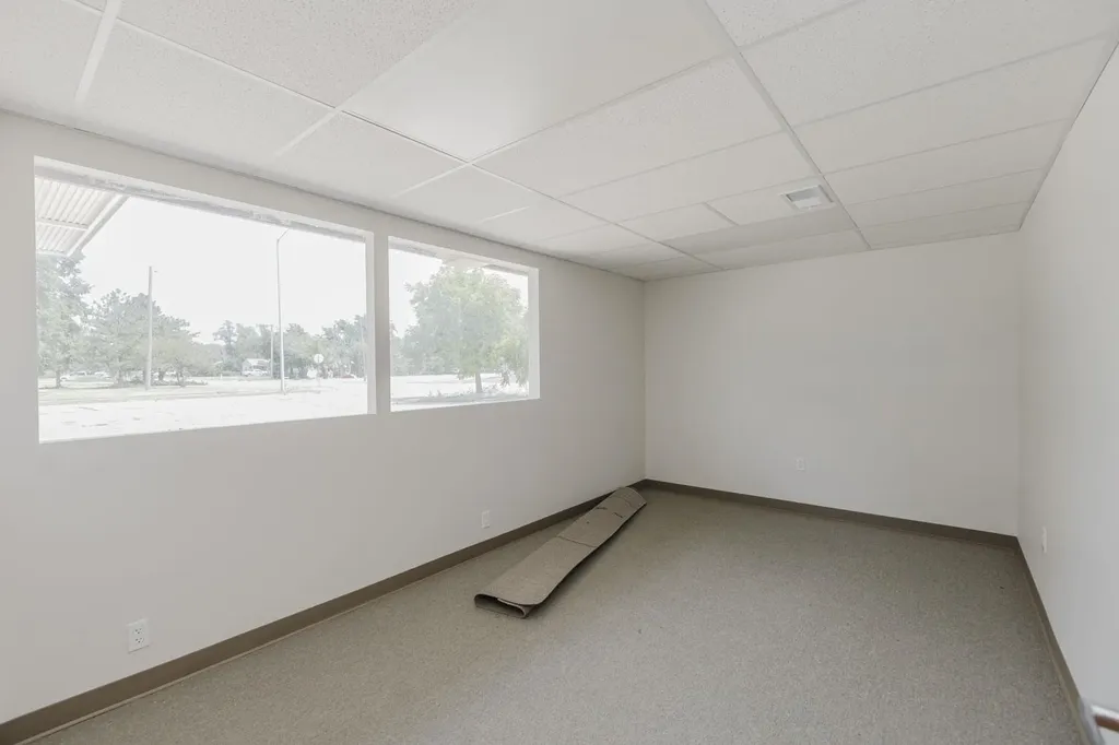 2021 E 4th Street Hutchinson KS 67501