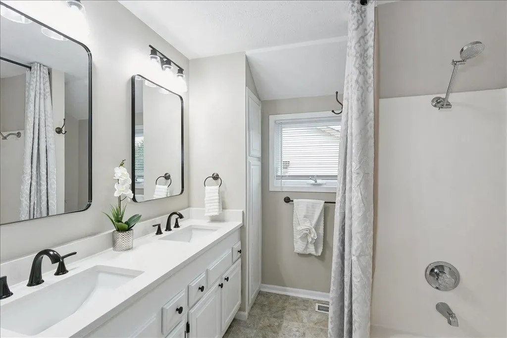 231 E Forest Park Court Derby KS 67037