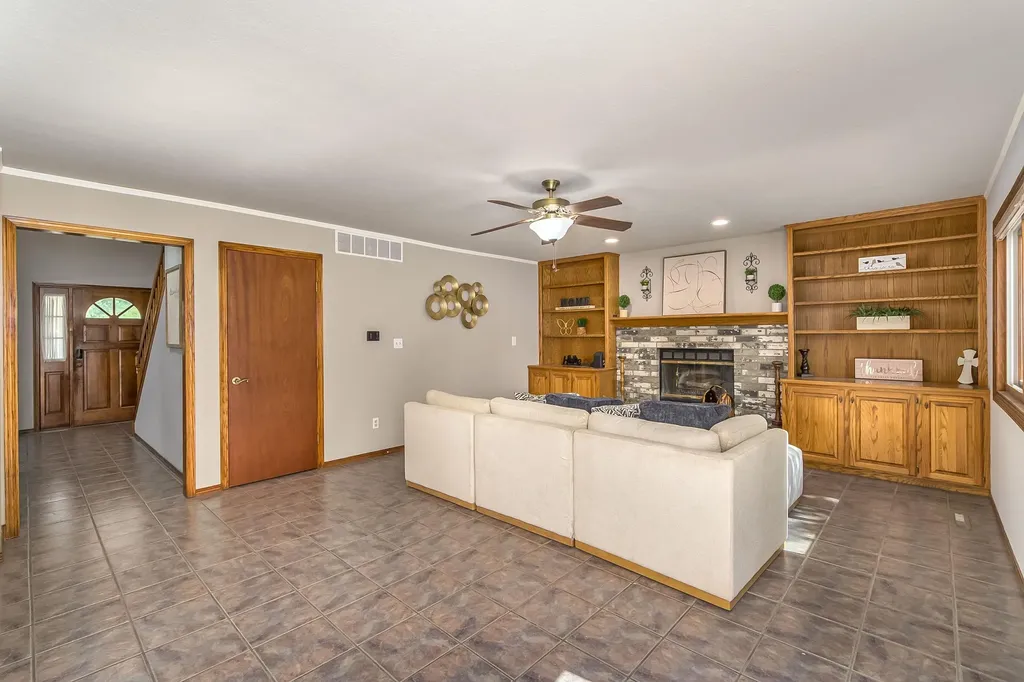 925 S Honeybrook Lane Derby KS 67037-3621