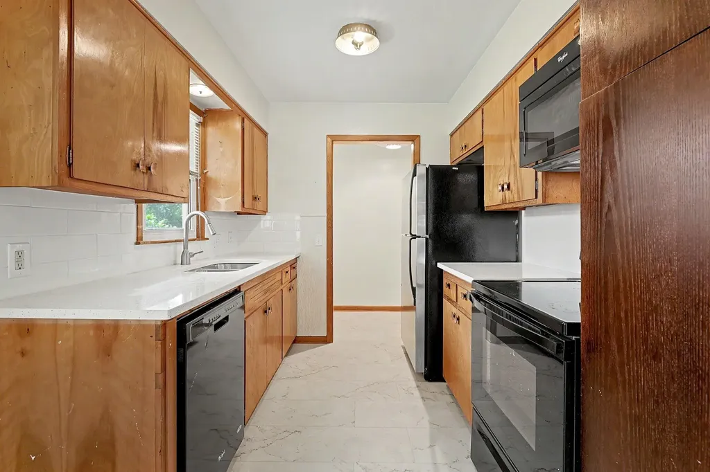 2027 W Manhattan Drive Wichita KS 67204