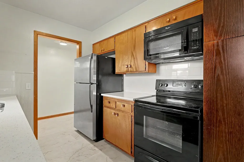 2027 W Manhattan Drive Wichita KS 67204