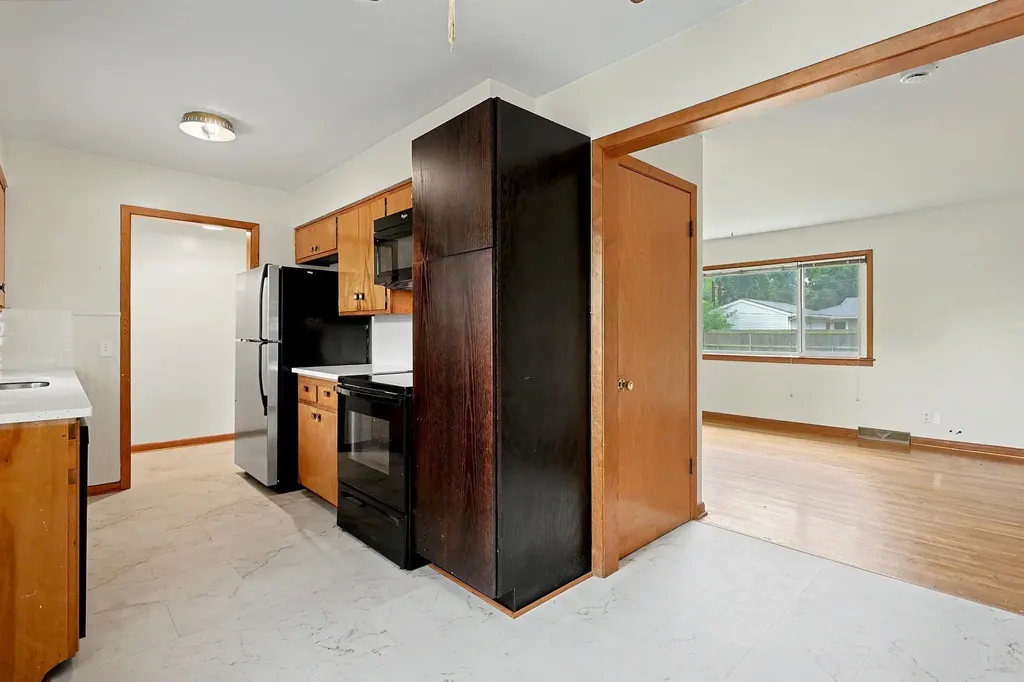 2027 W Manhattan Drive Wichita KS 67204