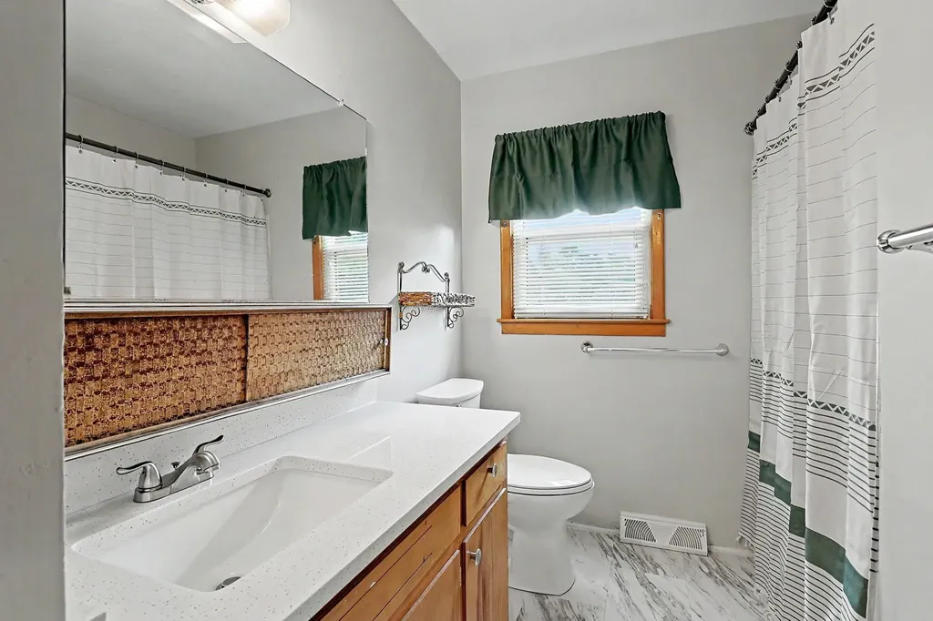 2027 W Manhattan Drive Wichita KS 67204