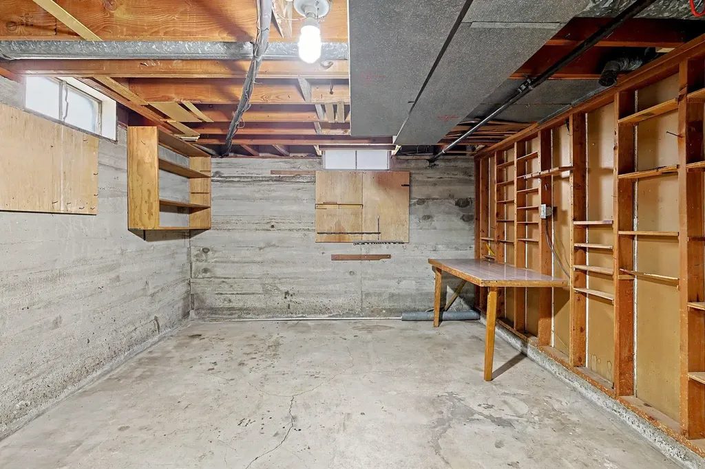 2027 W Manhattan Drive Wichita KS 67204