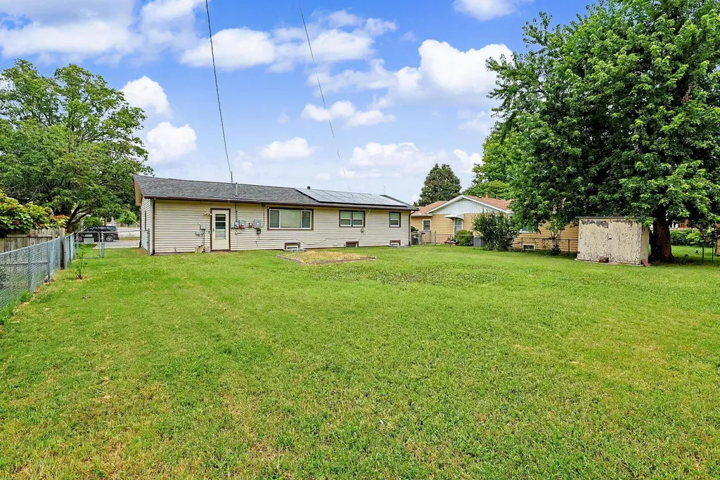 2027 W Manhattan Drive Wichita KS 67204