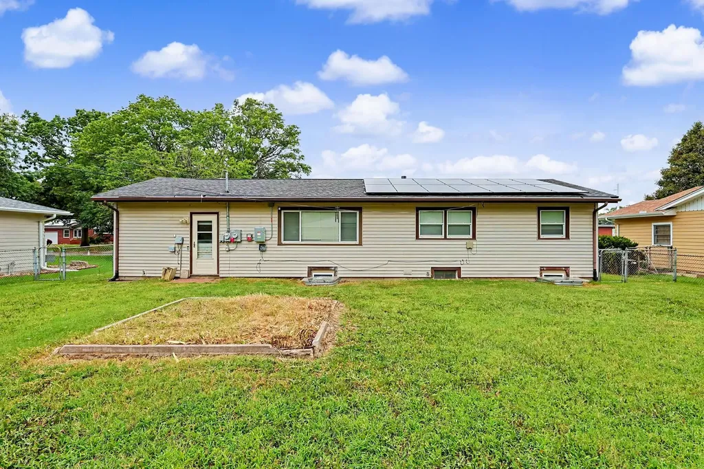 2027 W Manhattan Drive Wichita KS 67204
