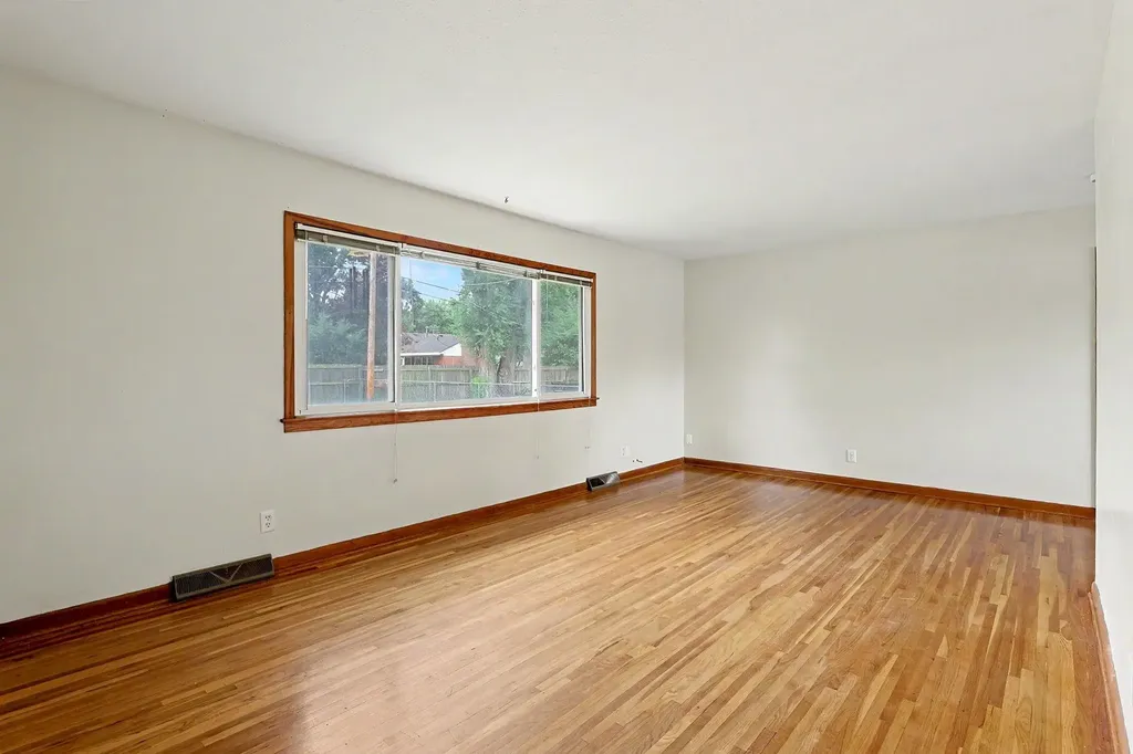 2027 W Manhattan Drive Wichita KS 67204