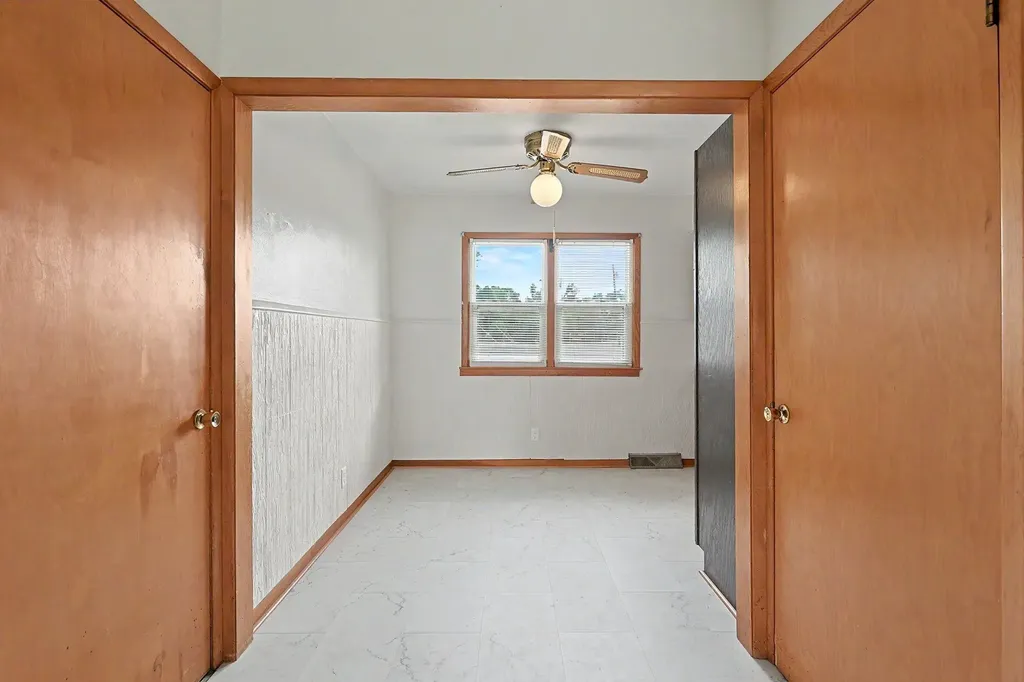 2027 W Manhattan Drive Wichita KS 67204