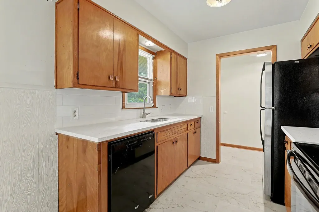 2027 W Manhattan Drive Wichita KS 67204