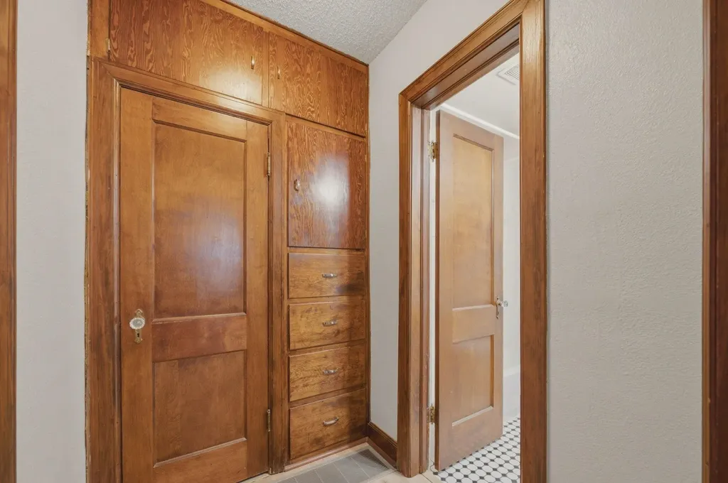 1617 W Mccormick Wichita KS 67213