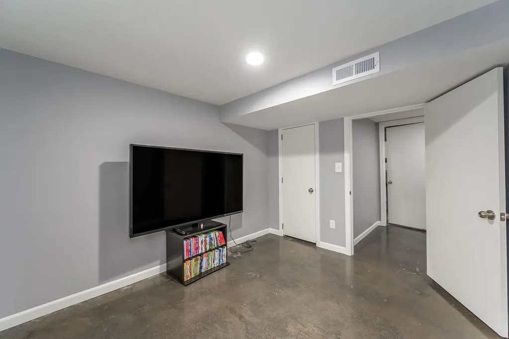 6430 N Longmont Street Park City KS 67219
