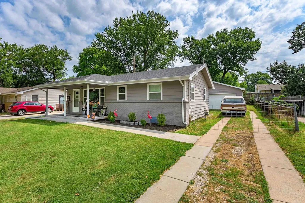 6430 N Longmont Street Park City KS 67219