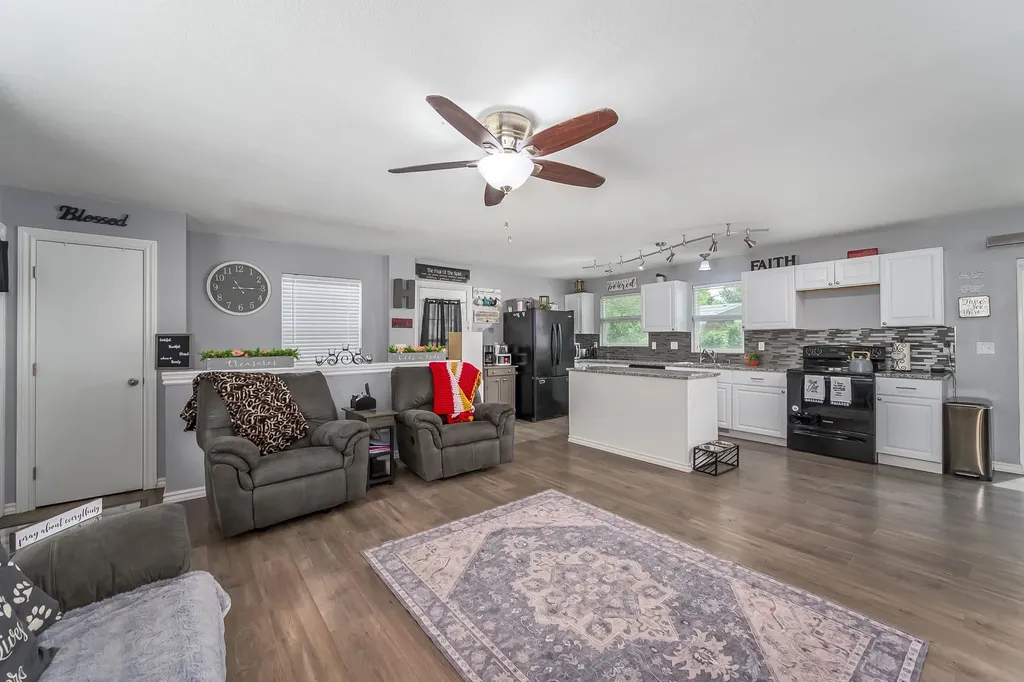 6430 N Longmont Street Park City KS 67219