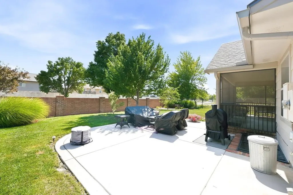 601 Stone Gate Circle Augusta KS 67010