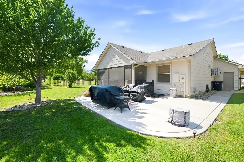 601 Stone Gate Circle Augusta KS 67010